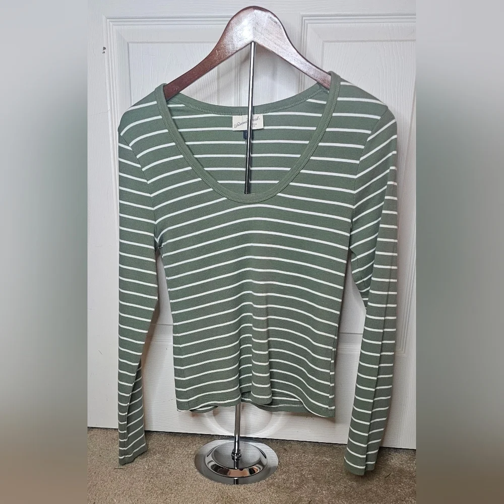 Universal Thread Olive Green White Striped Ribbed Long Sleeve Scoop Neck Top